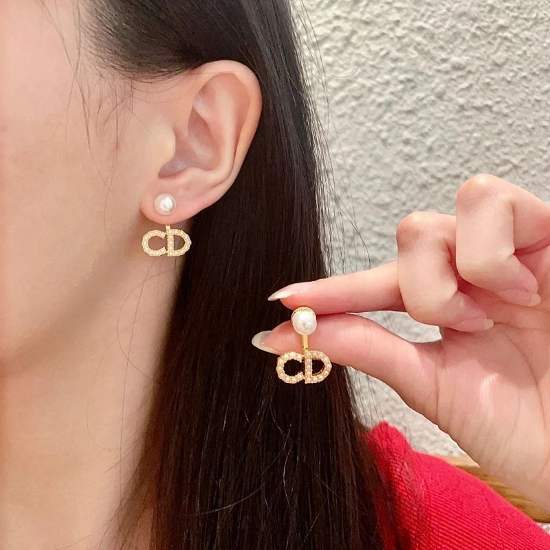 Comfortable Christian Dior Earrings 235520