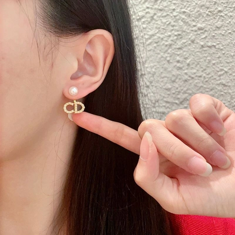 Comfortable Christian Dior Earrings 235520