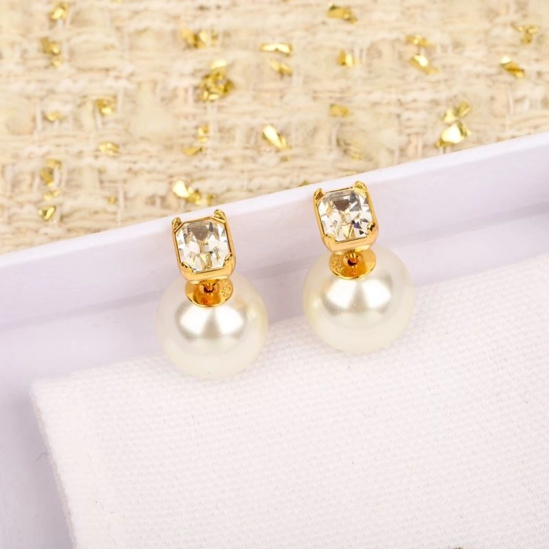 Supportive Christian Dior Earrings 235522