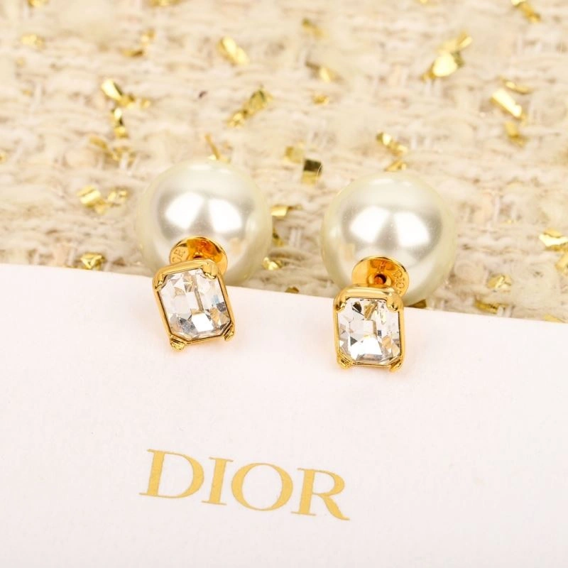 Supportive Christian Dior Earrings 235522