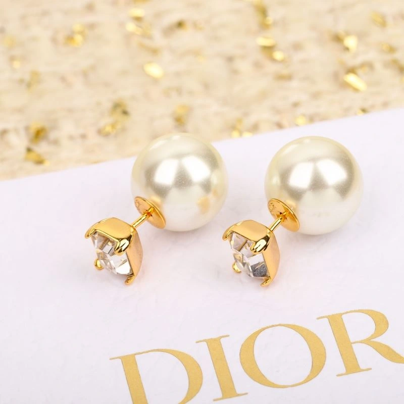 Supportive Christian Dior Earrings 235522