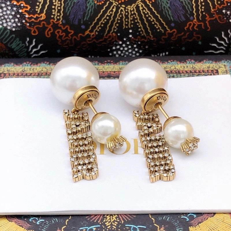 Christian Dior Earrings Sleek 235580