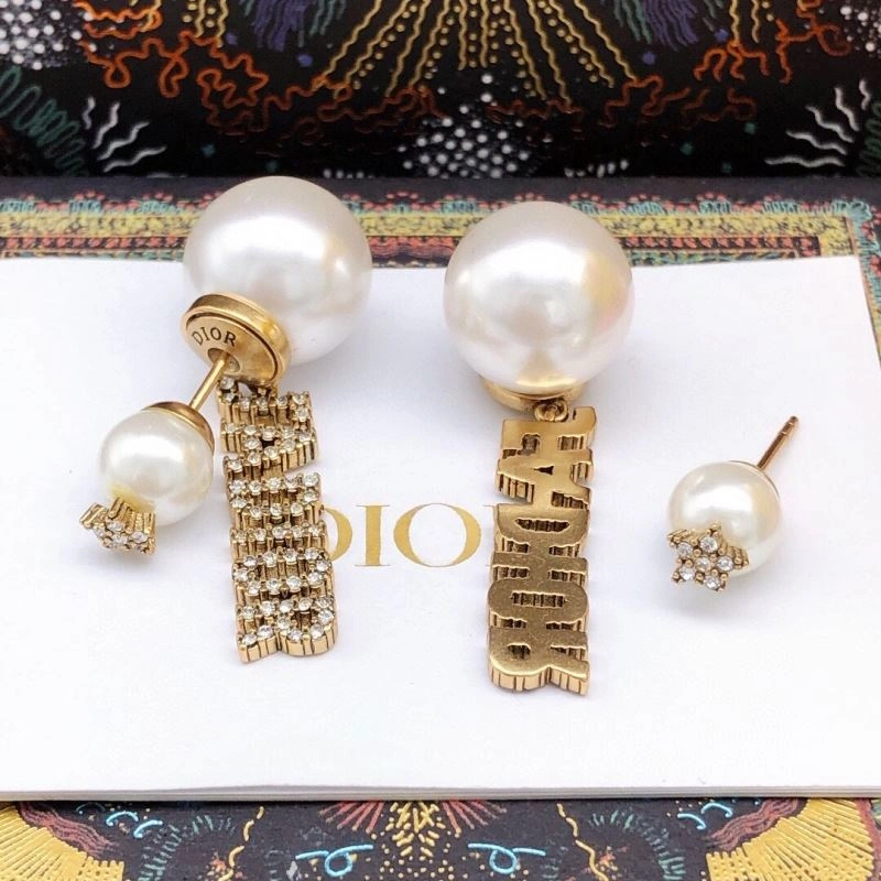 Christian Dior Earrings Sleek 235580
