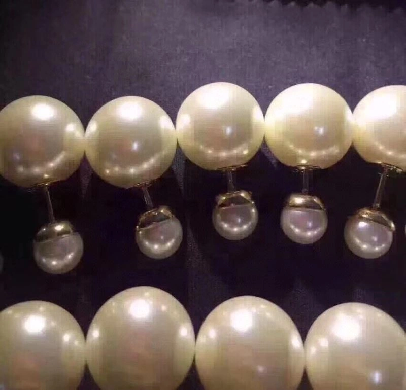 Supportive Christian Dior Earrings 235321