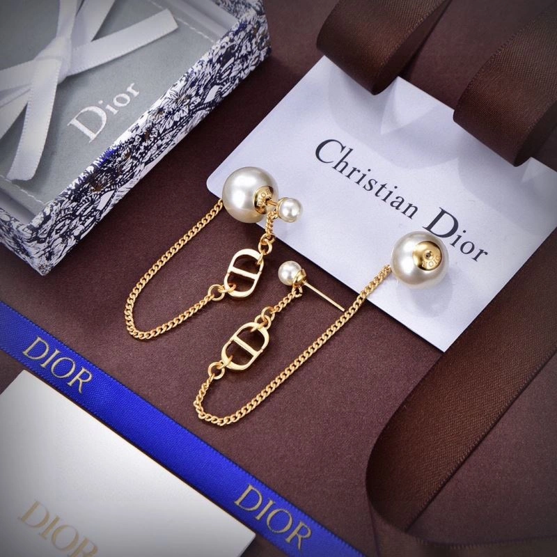 Christian Dior Earrings Trendsetting 235328