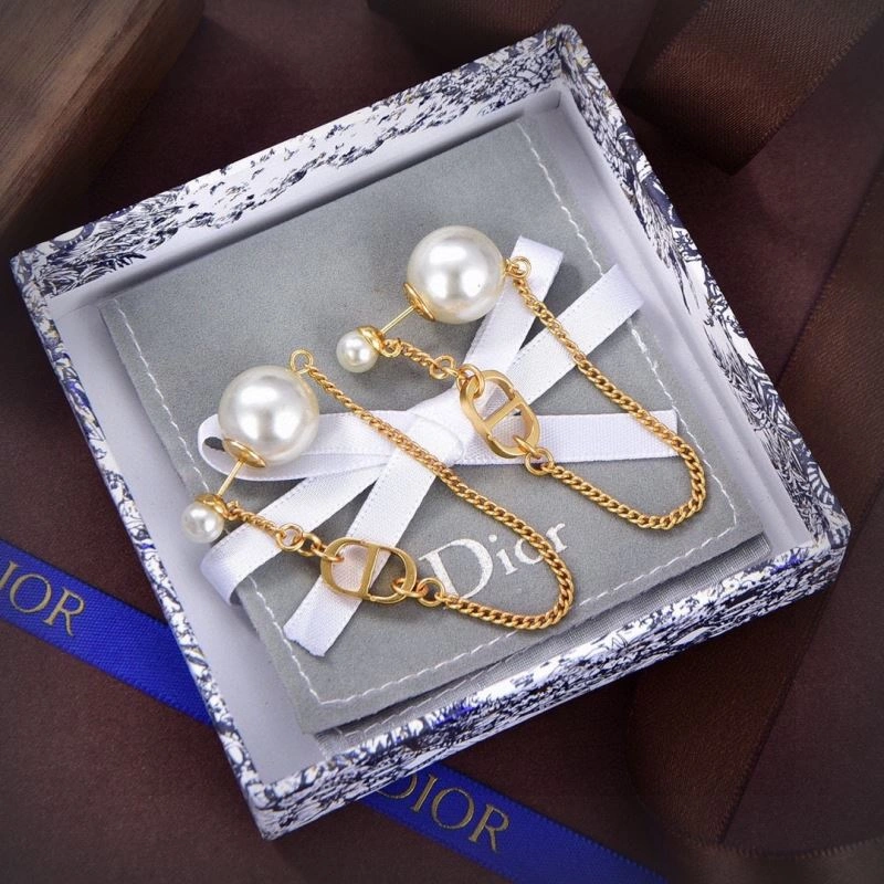 Christian Dior Earrings Trendsetting 235328