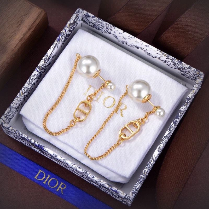 Christian Dior Earrings Trendsetting 235328