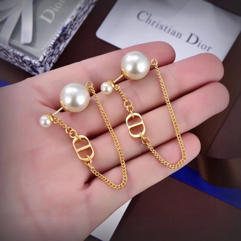 Christian Dior Earrings Trendsetting 235328