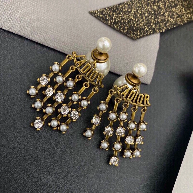 Effortless Christian Dior Earrings 235290