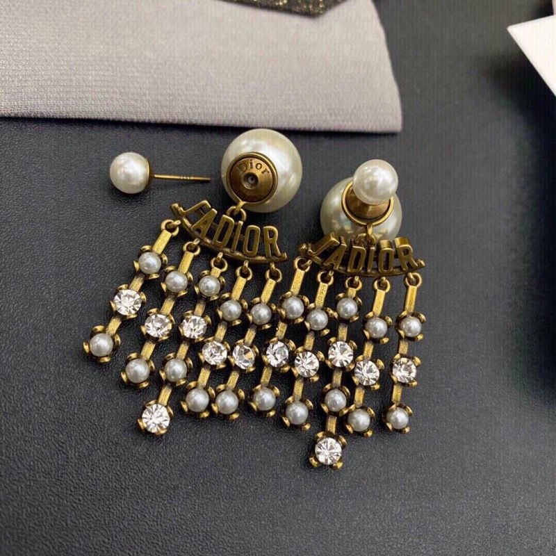Effortless Christian Dior Earrings 235290