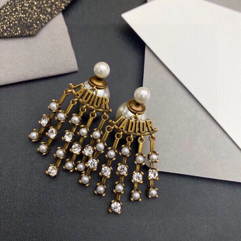 Effortless Christian Dior Earrings 235290