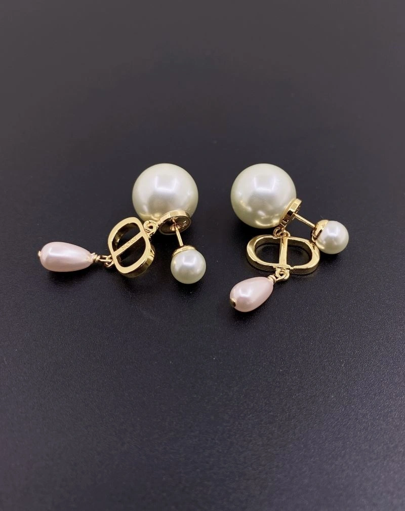 Bold Christian Dior Earrings 235281