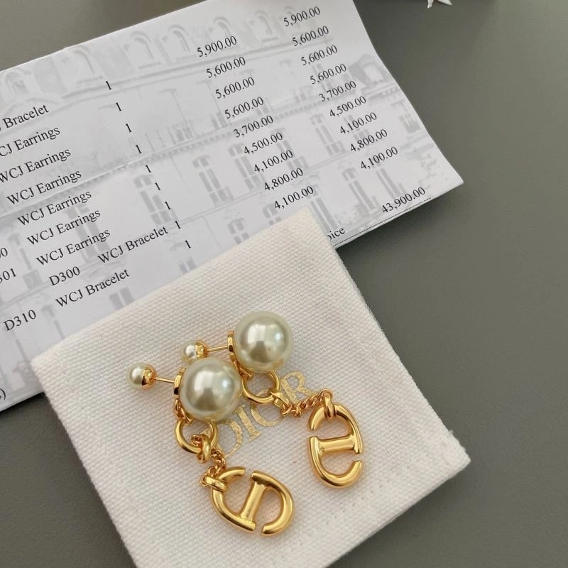 Cozy Christian Dior Earrings 235272