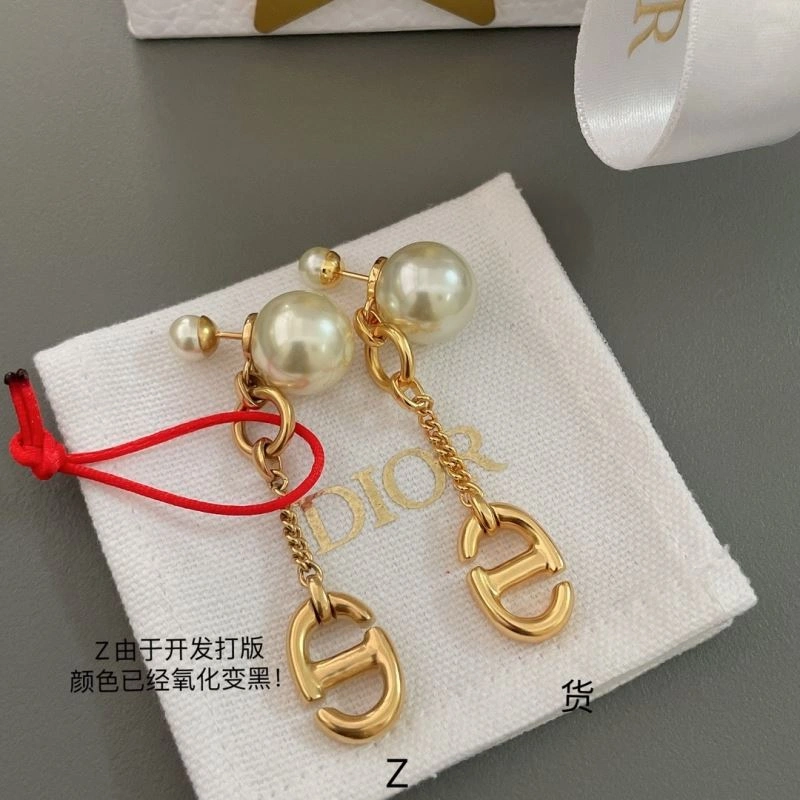 Cozy Christian Dior Earrings 235272
