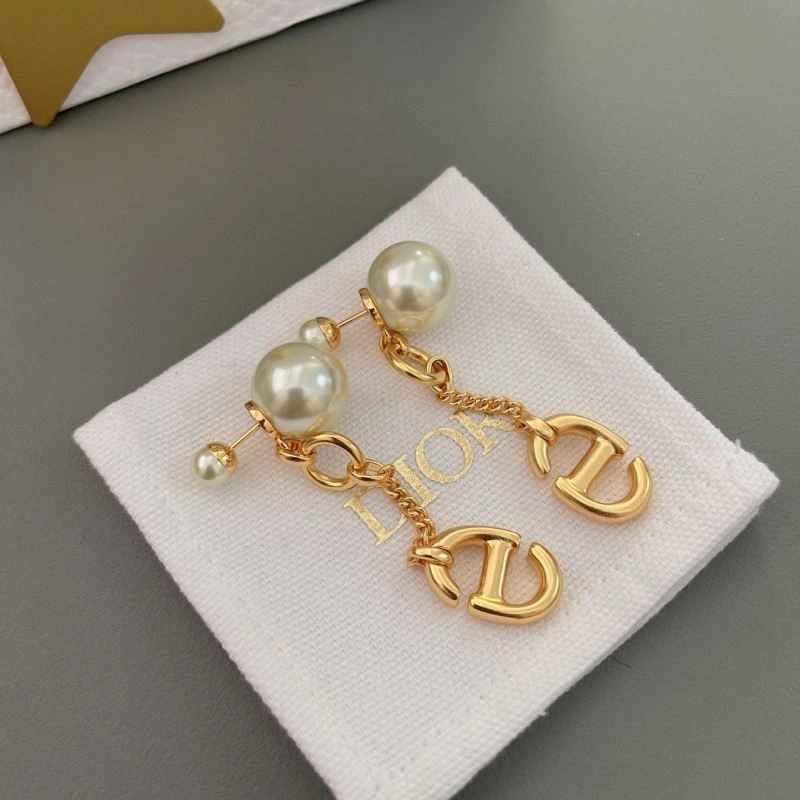 Cozy Christian Dior Earrings 235272