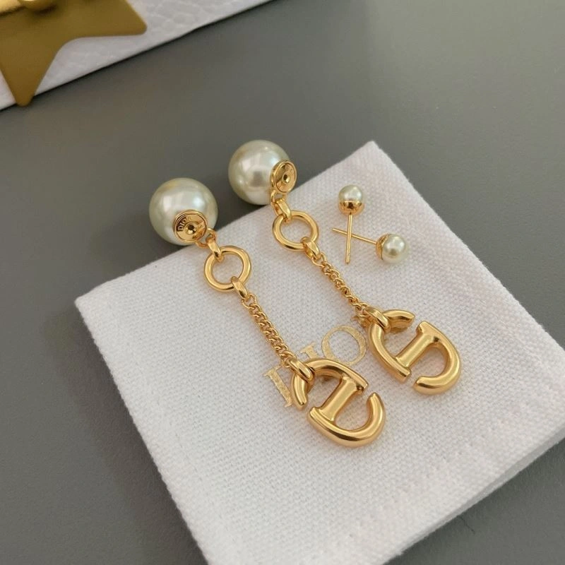 Cozy Christian Dior Earrings 235272