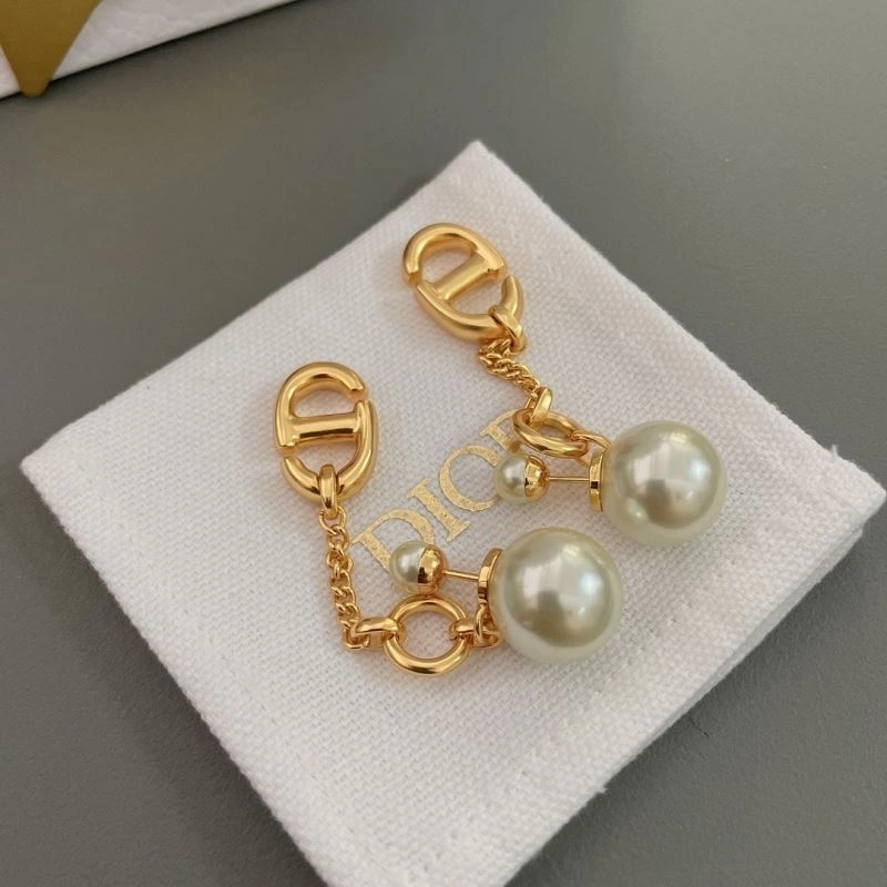 Cozy Christian Dior Earrings 235272