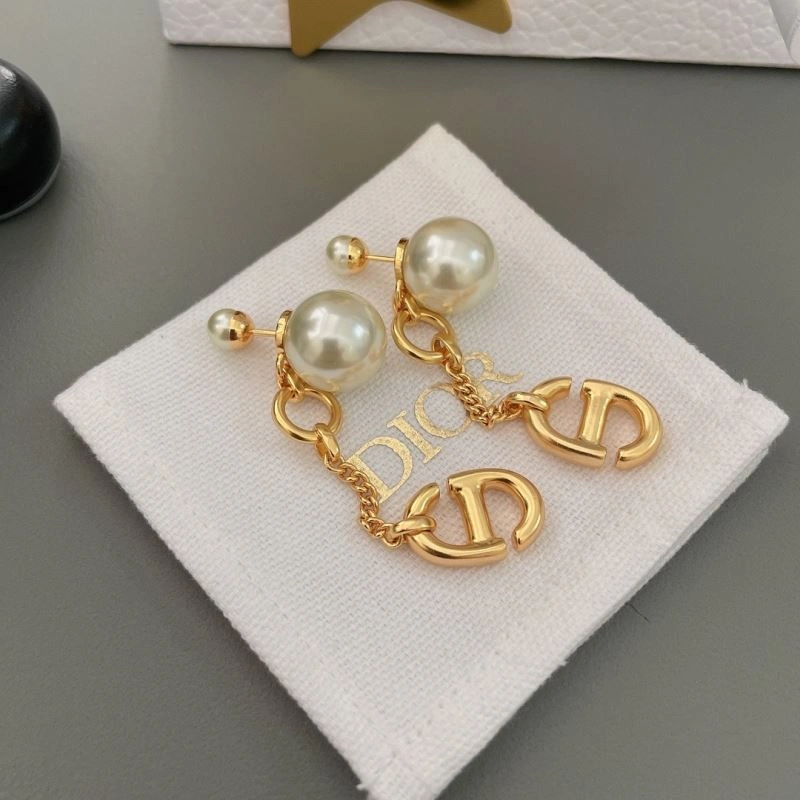 Cozy Christian Dior Earrings 235272