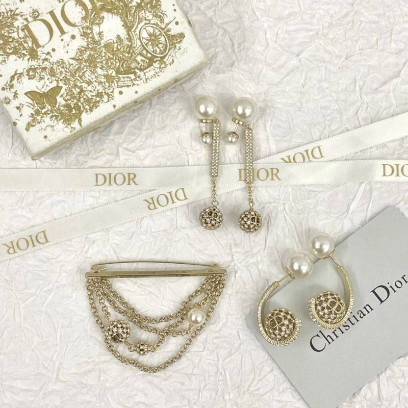 Christian Dior Earrings Refined 235277
