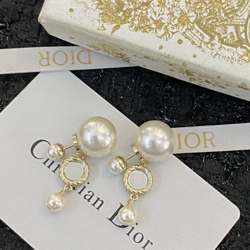 Christian Dior Earrings Compact 235268