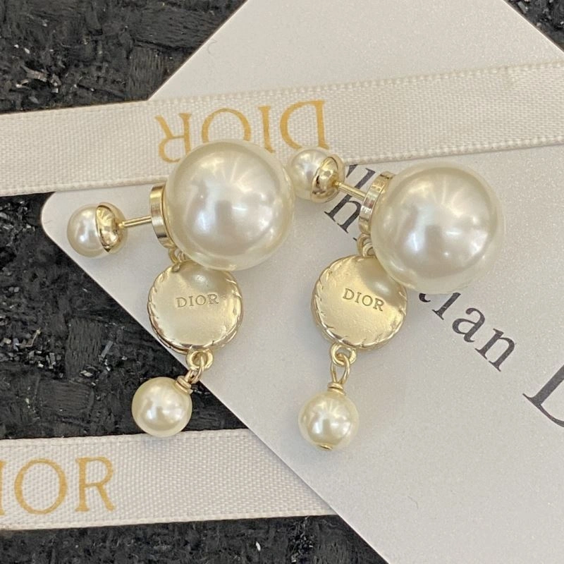 Christian Dior Earrings Compact 235268