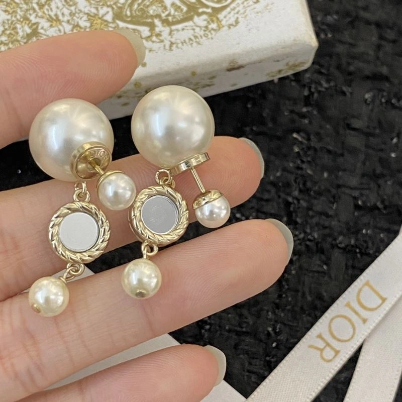 Christian Dior Earrings Compact 235268