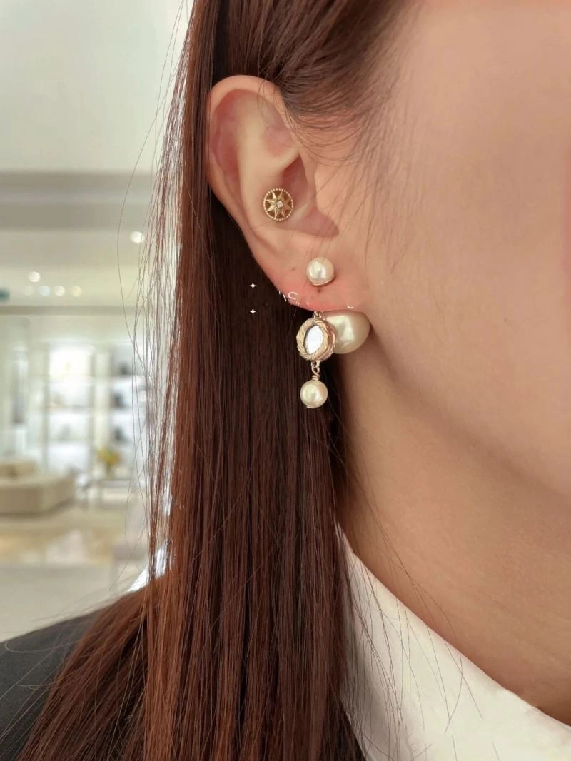 Christian Dior Earrings Compact 235268