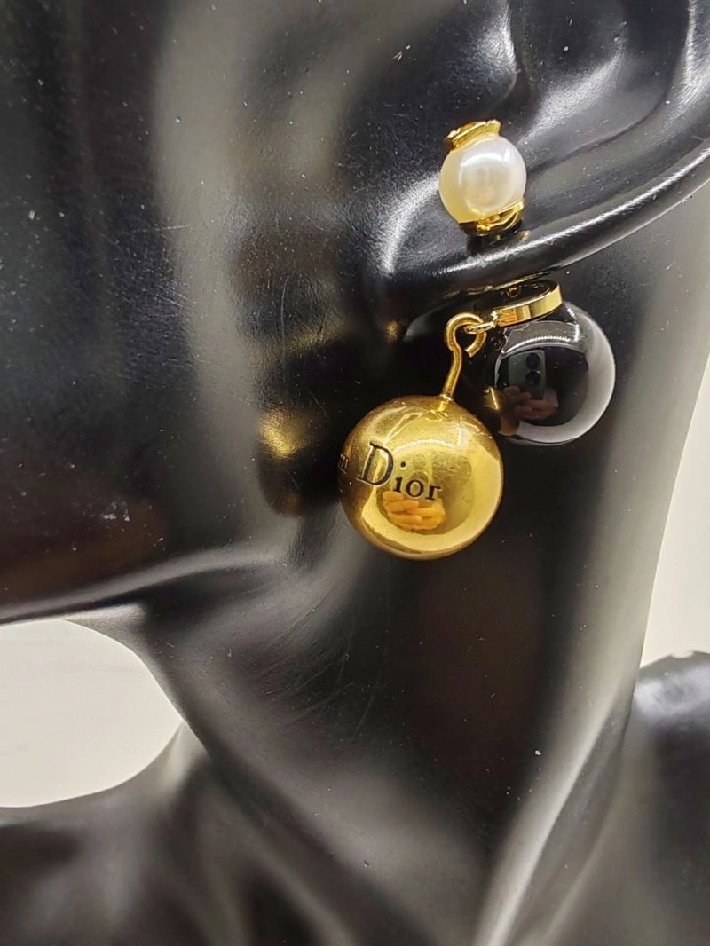Comfortable Christian Dior Earrings 235266