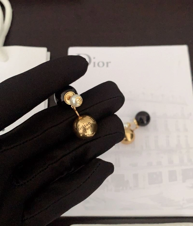 Comfortable Christian Dior Earrings 235266