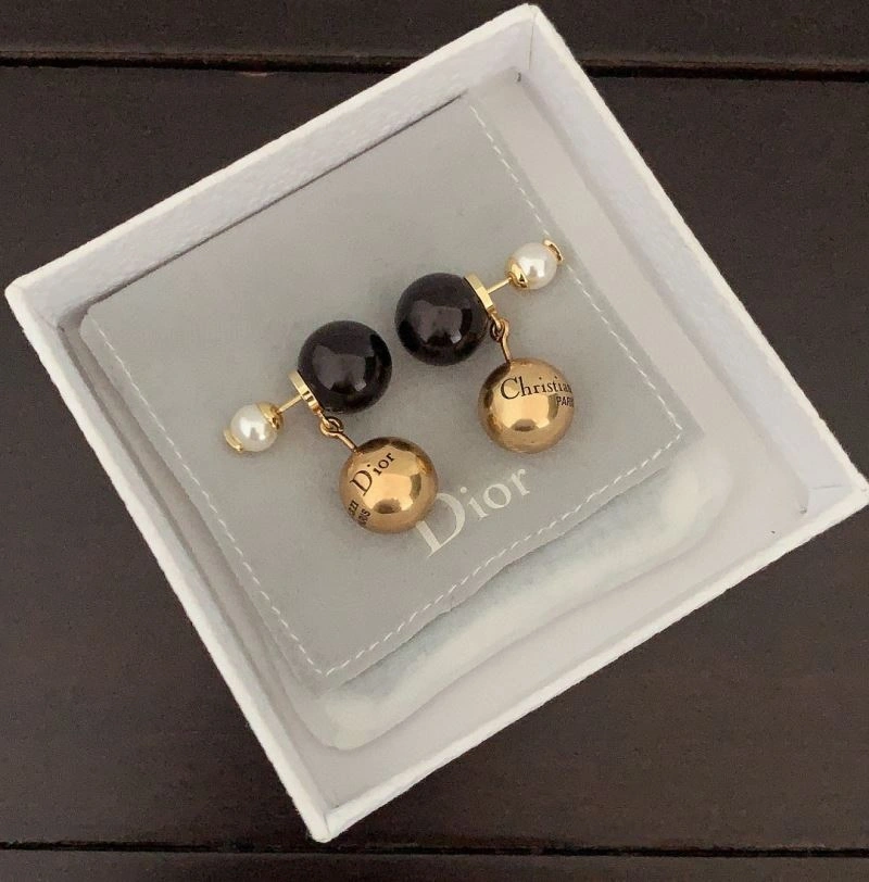 Comfortable Christian Dior Earrings 235266