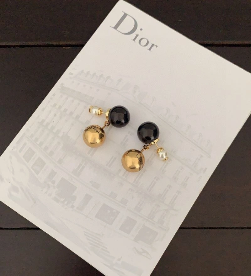 Comfortable Christian Dior Earrings 235266