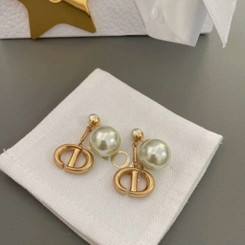 Minimalist Christian Dior Earrings 235091