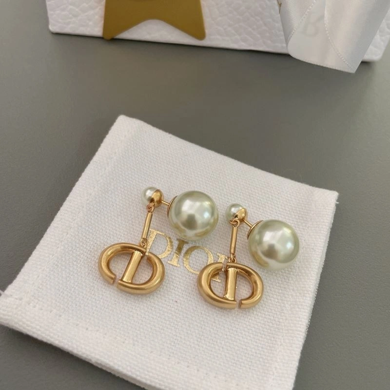 Minimalist Christian Dior Earrings 235091