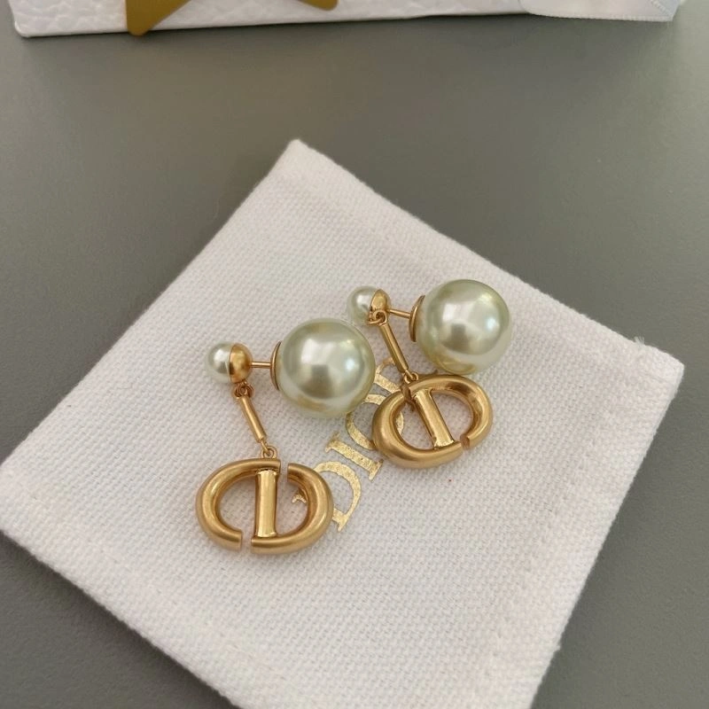 Minimalist Christian Dior Earrings 235091