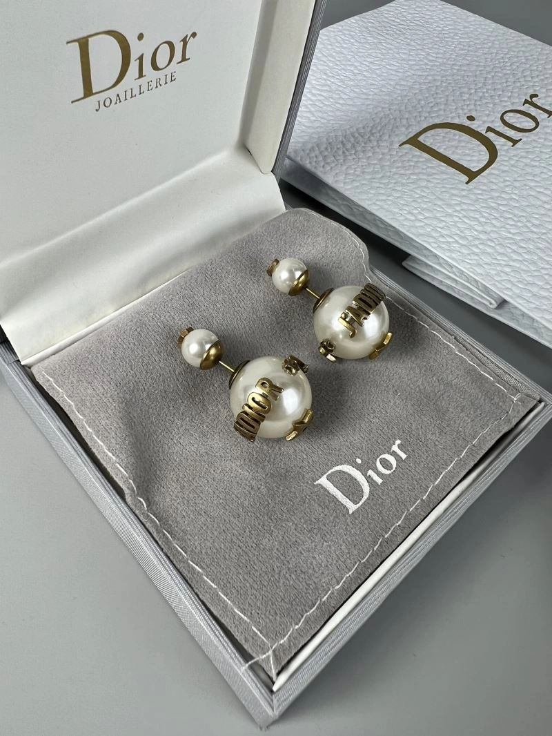 Christian Dior Earrings ModernLook 235058
