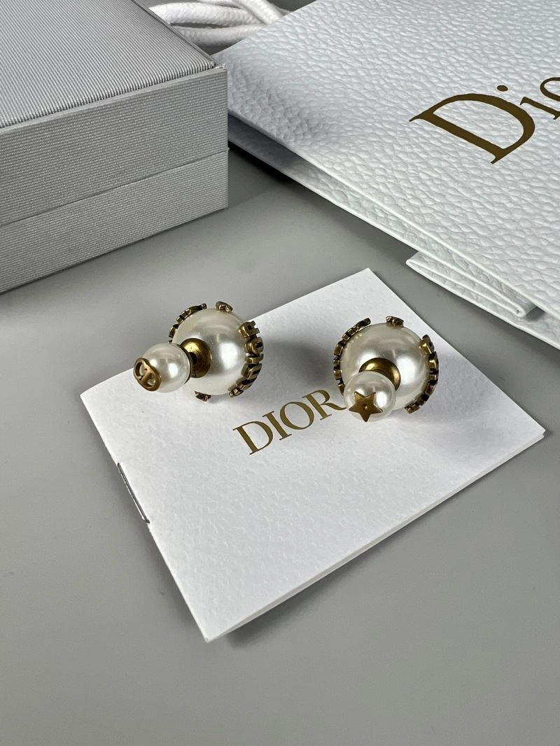 Christian Dior Earrings ModernLook 235058