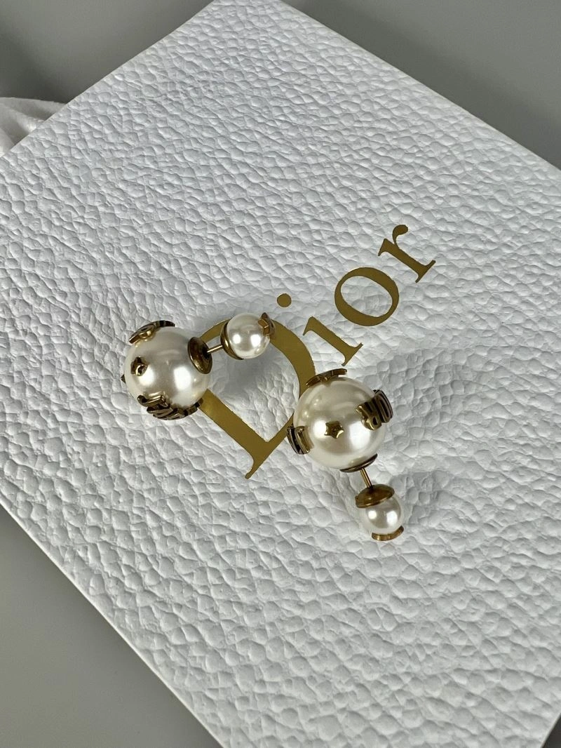 Christian Dior Earrings ModernLook 235058