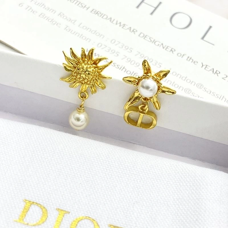 UrbanStyle Christian Dior Earrings 235037