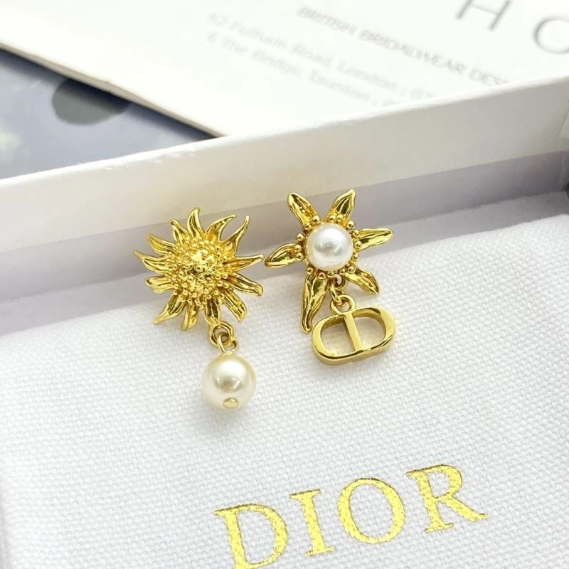UrbanStyle Christian Dior Earrings 235037