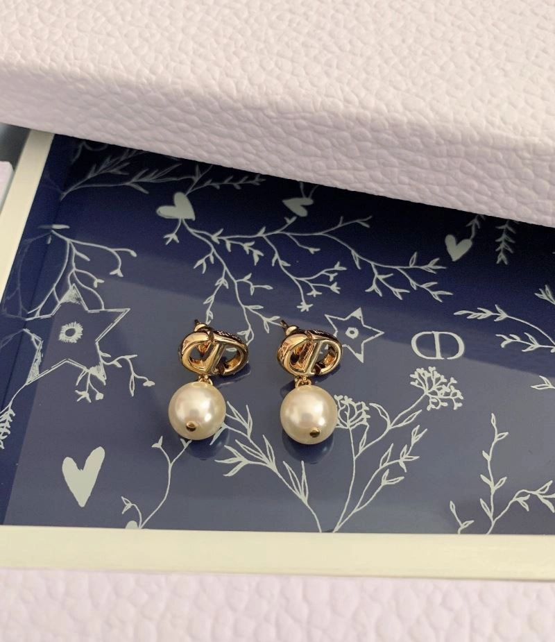 Christian Dior Earrings Fashionable 235033