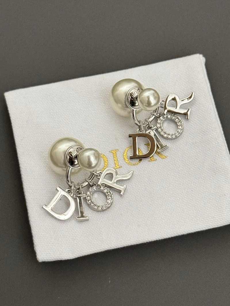 Cozy Christian Dior Earrings 235030
