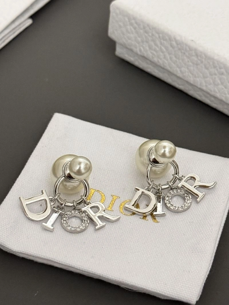 Cozy Christian Dior Earrings 235030