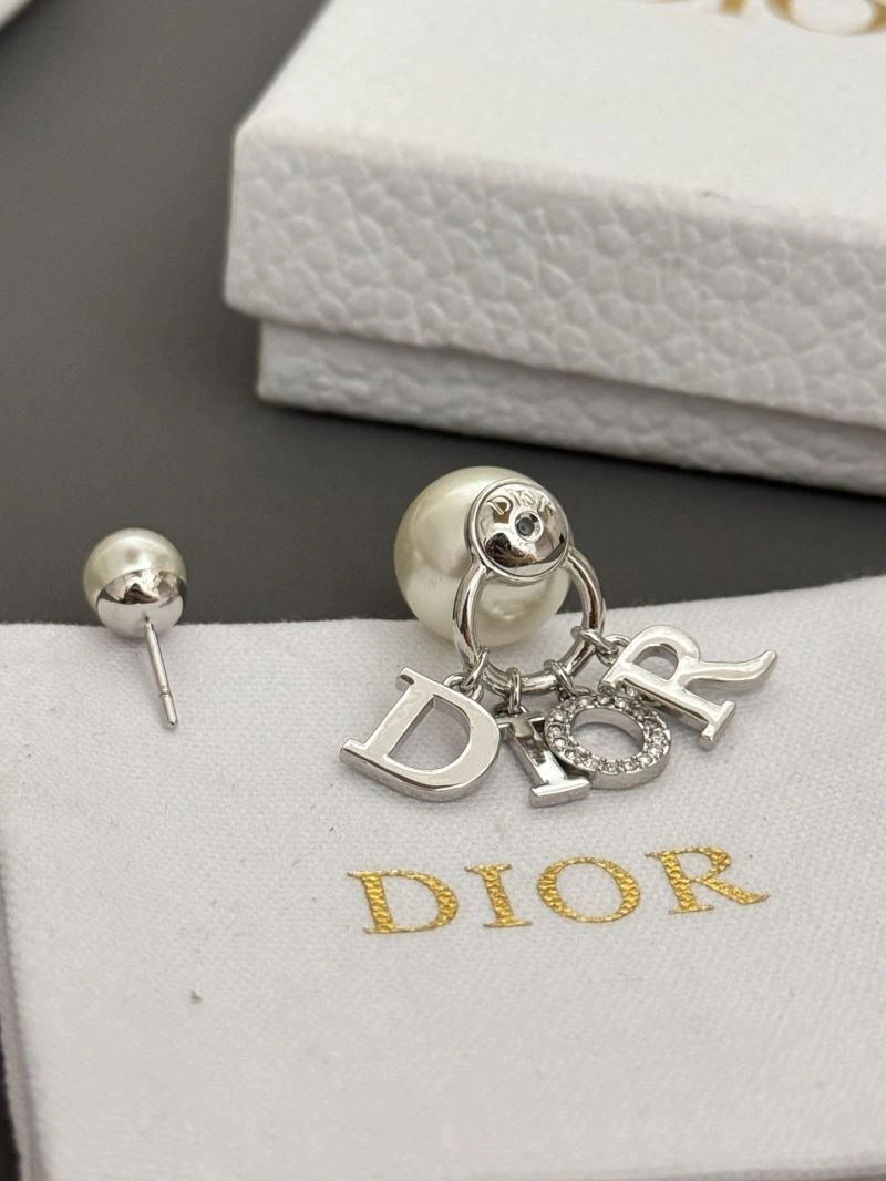 Cozy Christian Dior Earrings 235030
