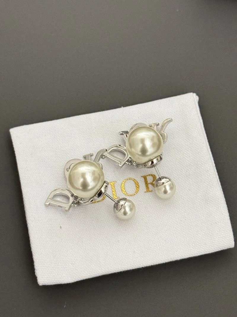 Cozy Christian Dior Earrings 235030