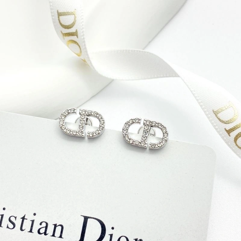 Fashionable Christian Dior Earrings 235000