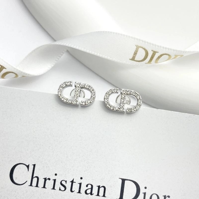 Fashionable Christian Dior Earrings 235000