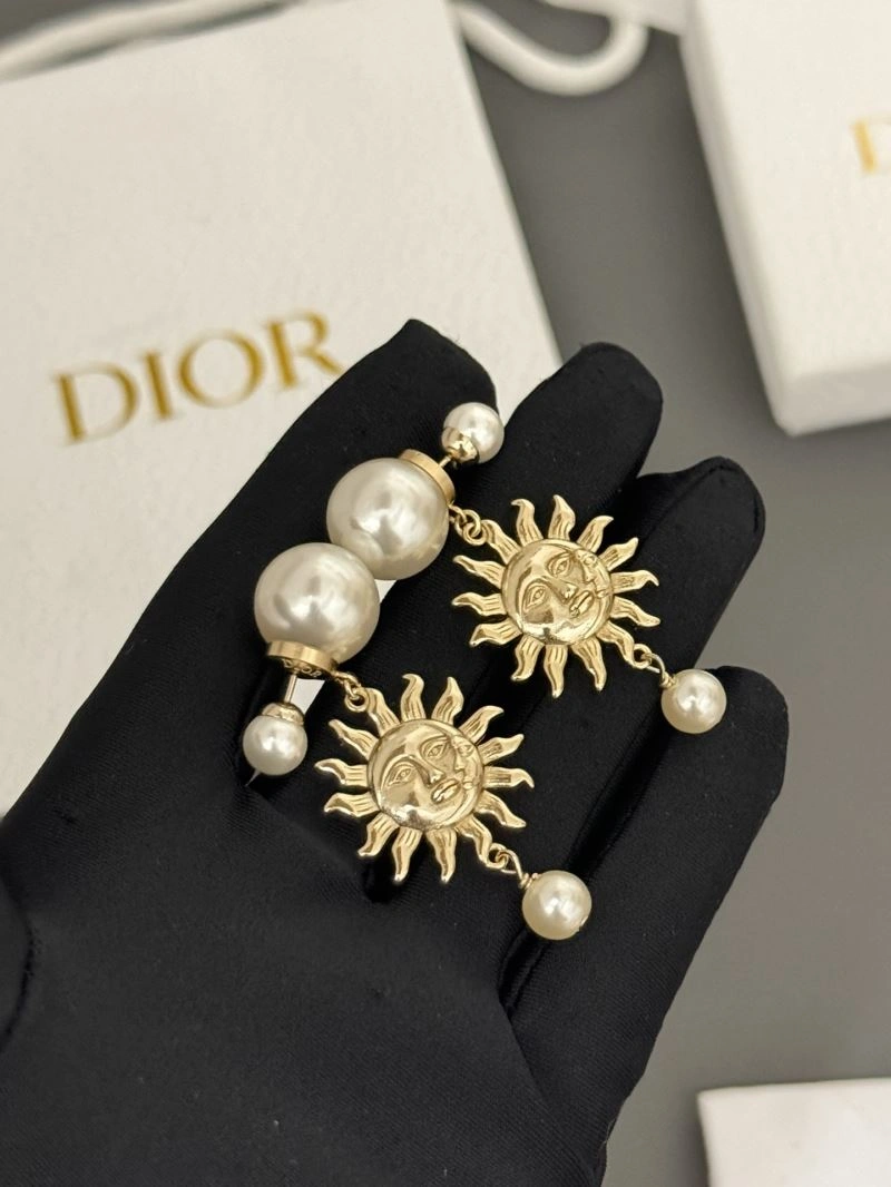 Breathable Christian Dior Earrings 234970