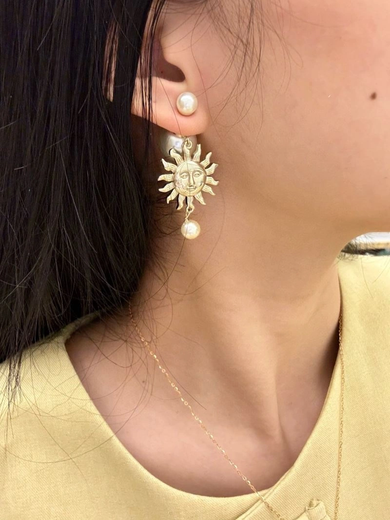 Breathable Christian Dior Earrings 234970