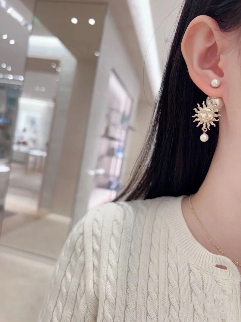 Breathable Christian Dior Earrings 234970