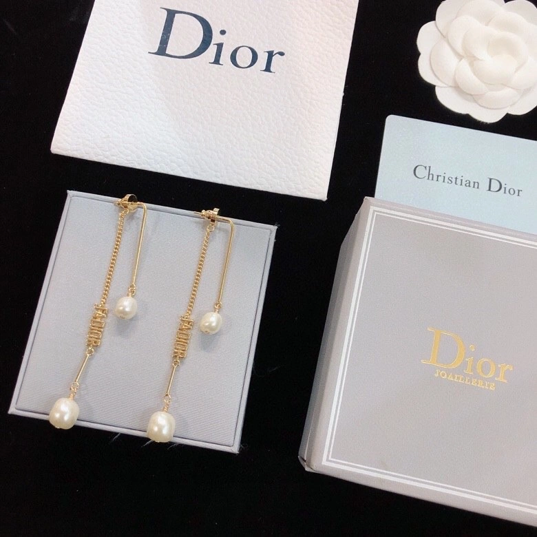 Christian Dior Earrings Minimalist 234948